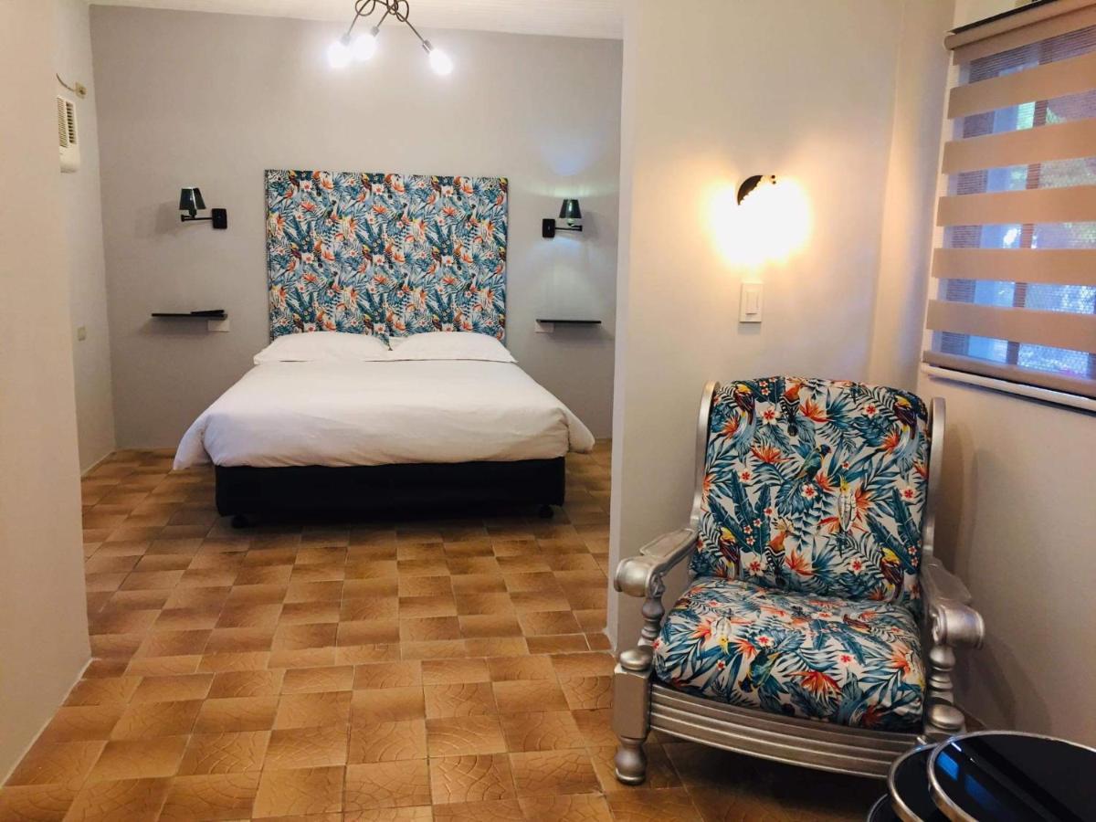 Sunbloom Beachfront Hotel And Restaurant Zambales Sinabacan Eksteriør billede