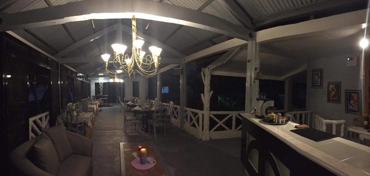 Sunbloom Beachfront Hotel And Restaurant Zambales Sinabacan Eksteriør billede