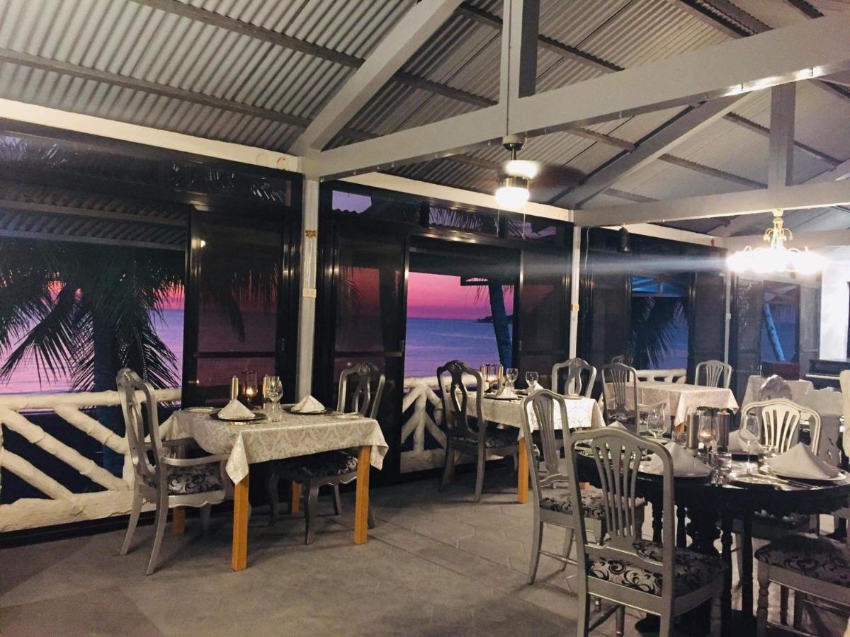 Sunbloom Beachfront Hotel And Restaurant Zambales Sinabacan Eksteriør billede