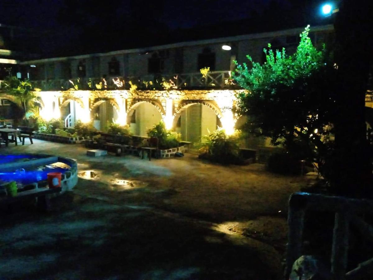 Sunbloom Beachfront Hotel And Restaurant Zambales Sinabacan Eksteriør billede