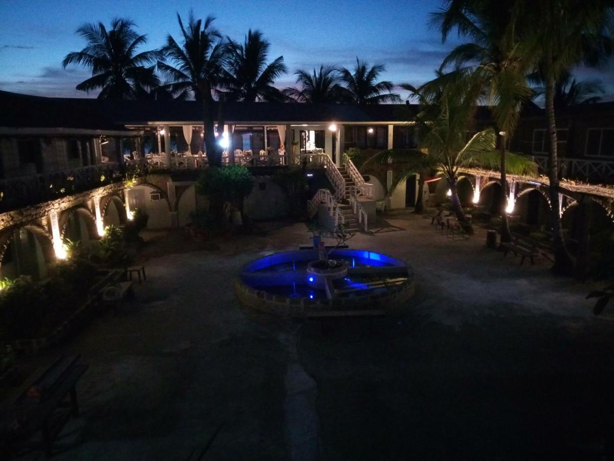 Sunbloom Beachfront Hotel And Restaurant Zambales Sinabacan Eksteriør billede