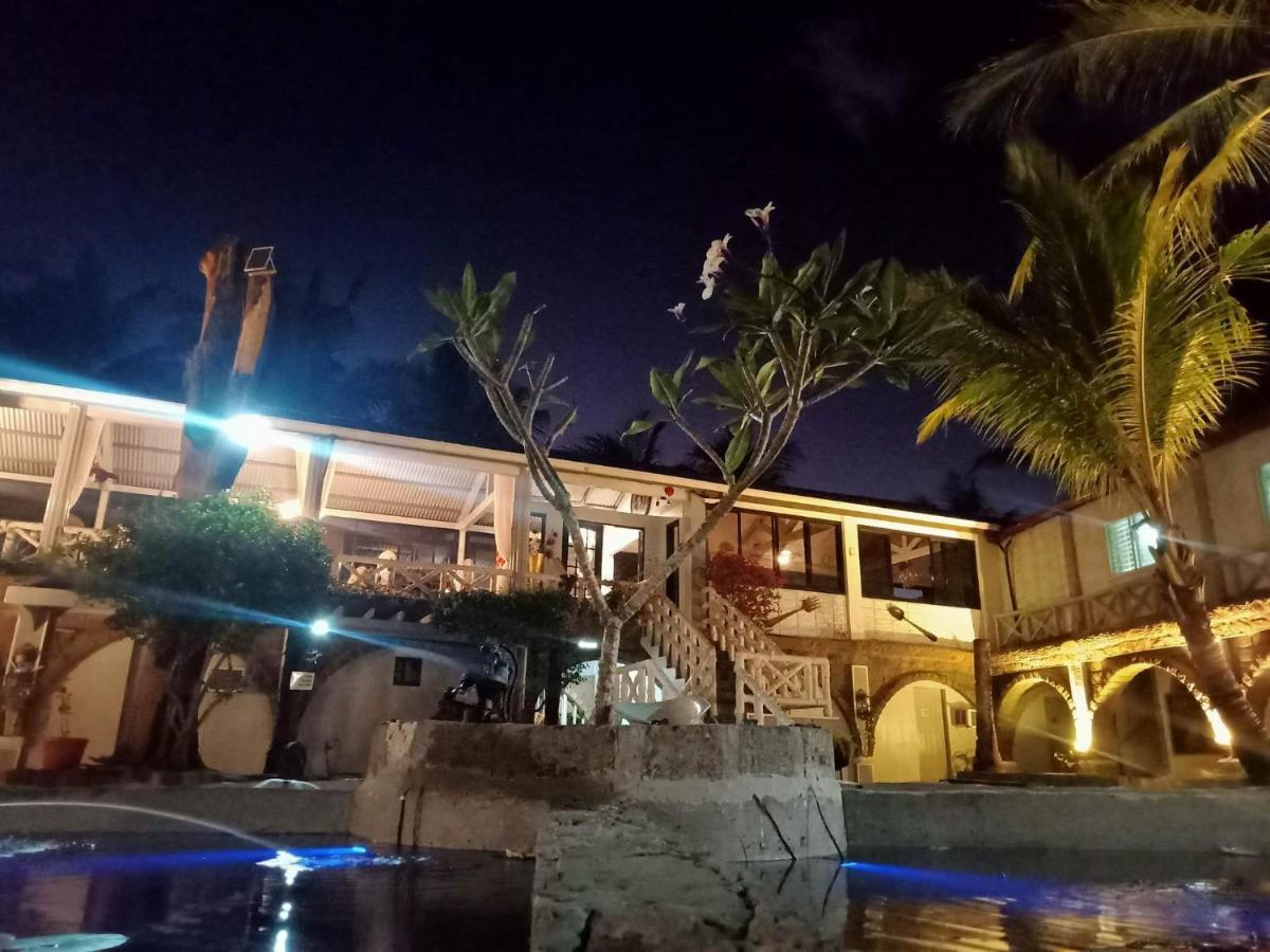 Sunbloom Beachfront Hotel And Restaurant Zambales Sinabacan Eksteriør billede