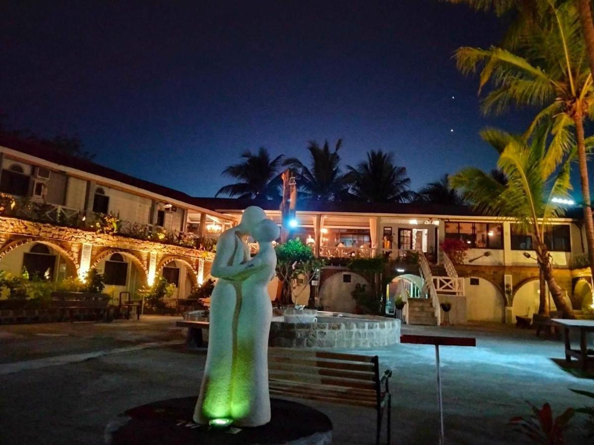 Sunbloom Beachfront Hotel And Restaurant Zambales Sinabacan Eksteriør billede