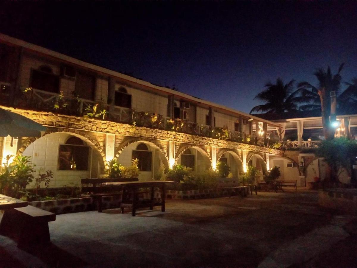 Sunbloom Beachfront Hotel And Restaurant Zambales Sinabacan Eksteriør billede