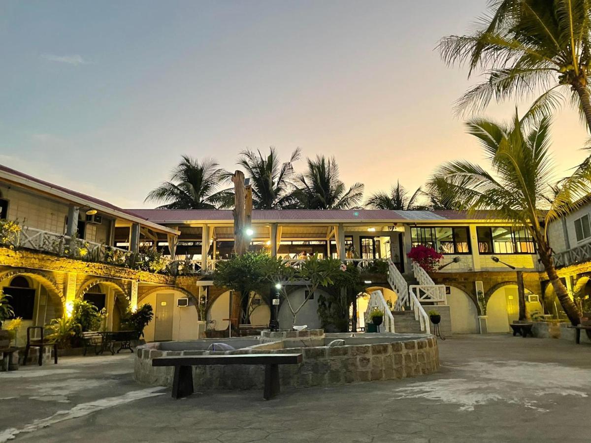 Sunbloom Beachfront Hotel And Restaurant Zambales Sinabacan Eksteriør billede