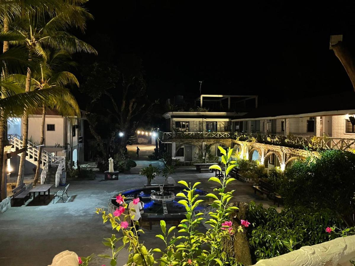 Sunbloom Beachfront Hotel And Restaurant Zambales Sinabacan Eksteriør billede
